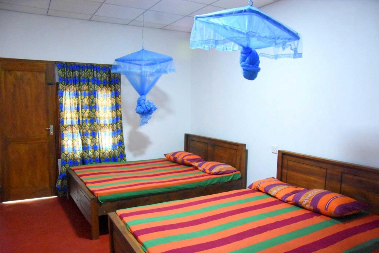 Dula Lake Resort Anuradhapura Bagian luar foto