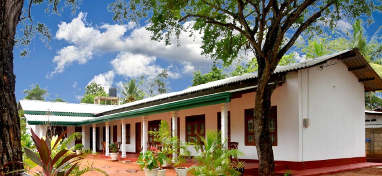 Dula Lake Resort Anuradhapura Bagian luar foto